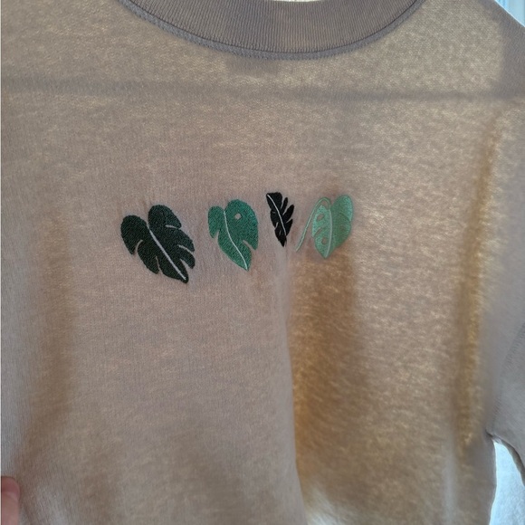 Hanes Beige Cropped Top with Leaf Accents - Picture 3 of 6